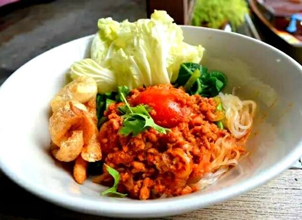 ก๋วยเตี๋ยวแกงส้ม และก๋วยเตี๋ยวน้ำพริกอ่อง : ร้านโอกาส ก๋วยเตี๋ยวโบราณของคนมีเส้น อัมพวา