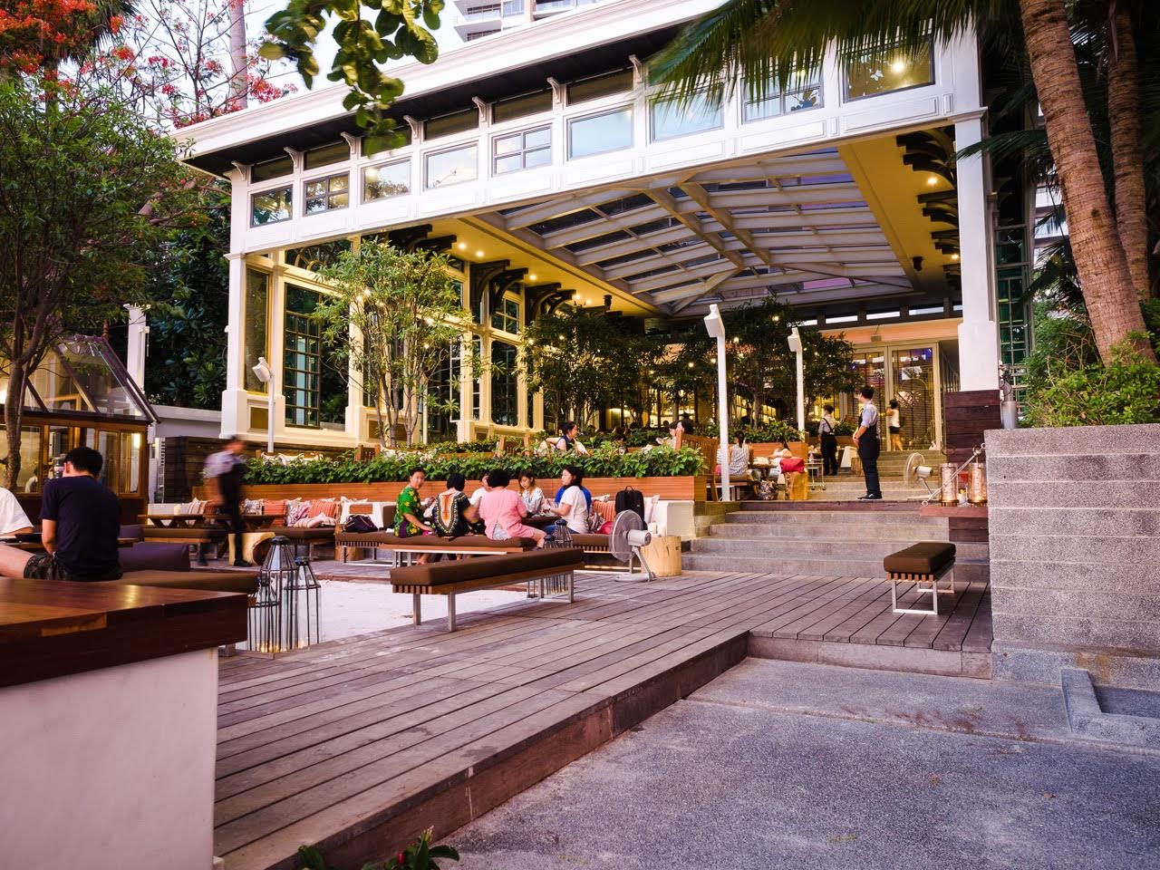 ซิลเวอร์ ไลนิง บาย เดอะกลาสเฮ้าส์ (Silver lining by the glass house)