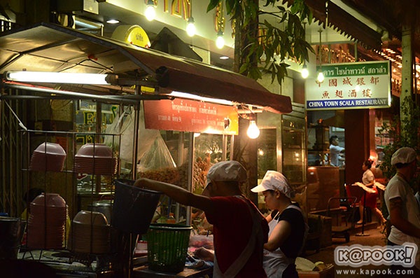 ตะลุยเยาวราชตอนค่ำ ตระเวนหาของกินร้านอร่อย