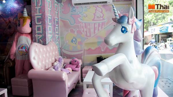 ทุกอย่างน่ารักเมื่อเป็นสีพาสเทลกับร้าน Unicorn Cafe สาทร 8